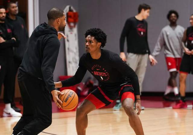 真人百家乐游戏登录入口-乌度卡乱用人，火箭队仅8人轮换，双锋线31中9，阿门没三分上限低