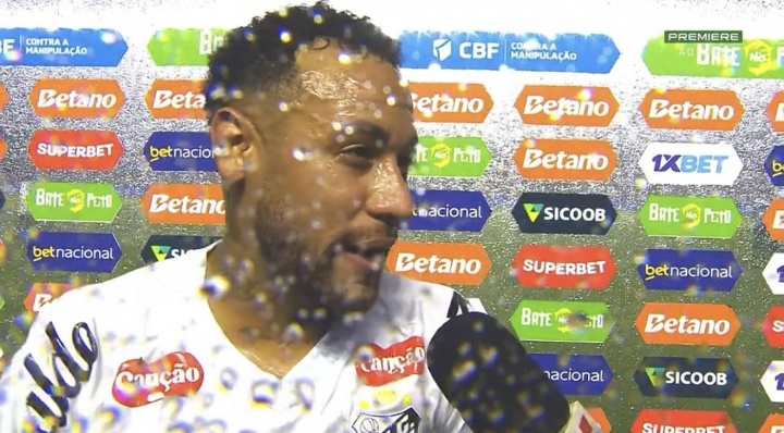 内马尔：上周说我一无是处该退役，今天就说我得去世界杯+穿10号