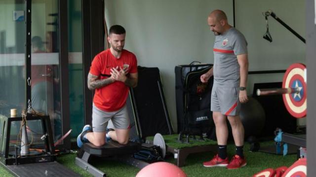 网上百家乐平台-海港外援中卫：力争10月底杯赛复出 目标联赛夺冠